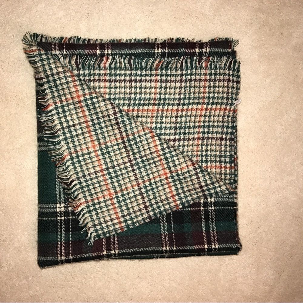 Reversible large scarf   
